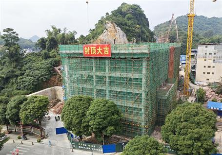 【奮戰三季度 打贏攻堅戰】冶建第五分公司憑祥市人民醫院項目主樓主體結構順利封頂